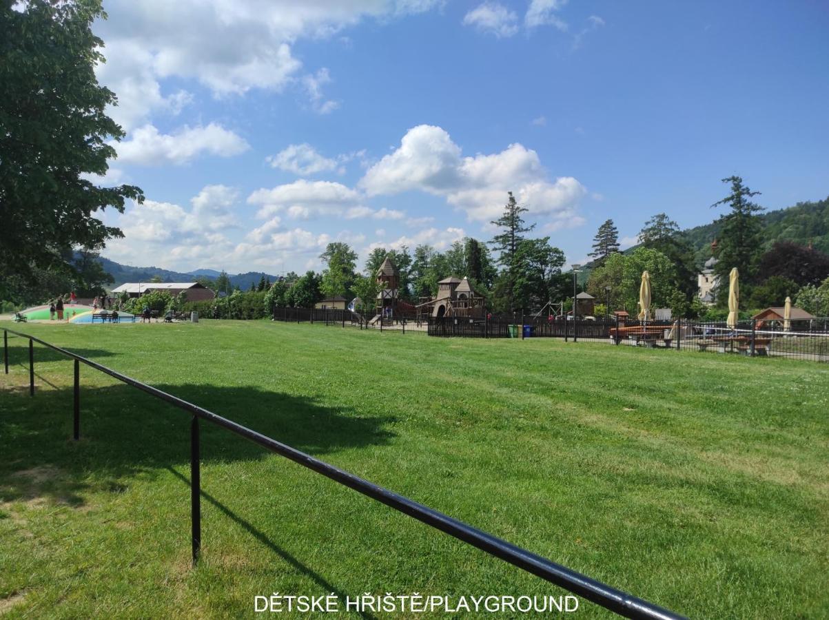 Dobre Misto Apartment โลชนา นาดเด เดสเนา ภายนอก รูปภาพ